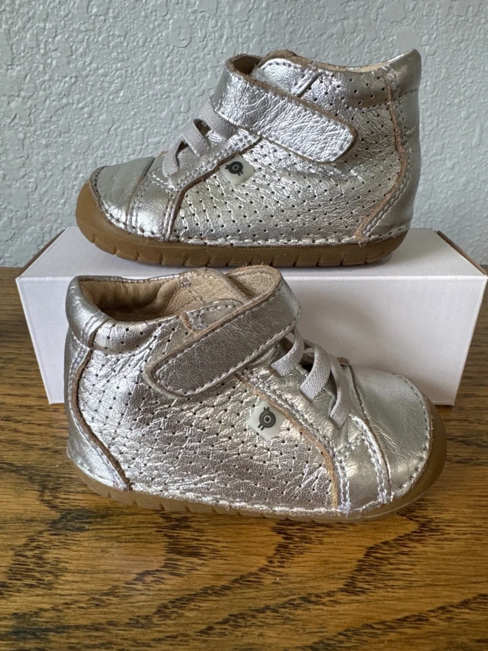 Old soles baby walker sneakers shoes unisex size 5 (12 - 15 Months)